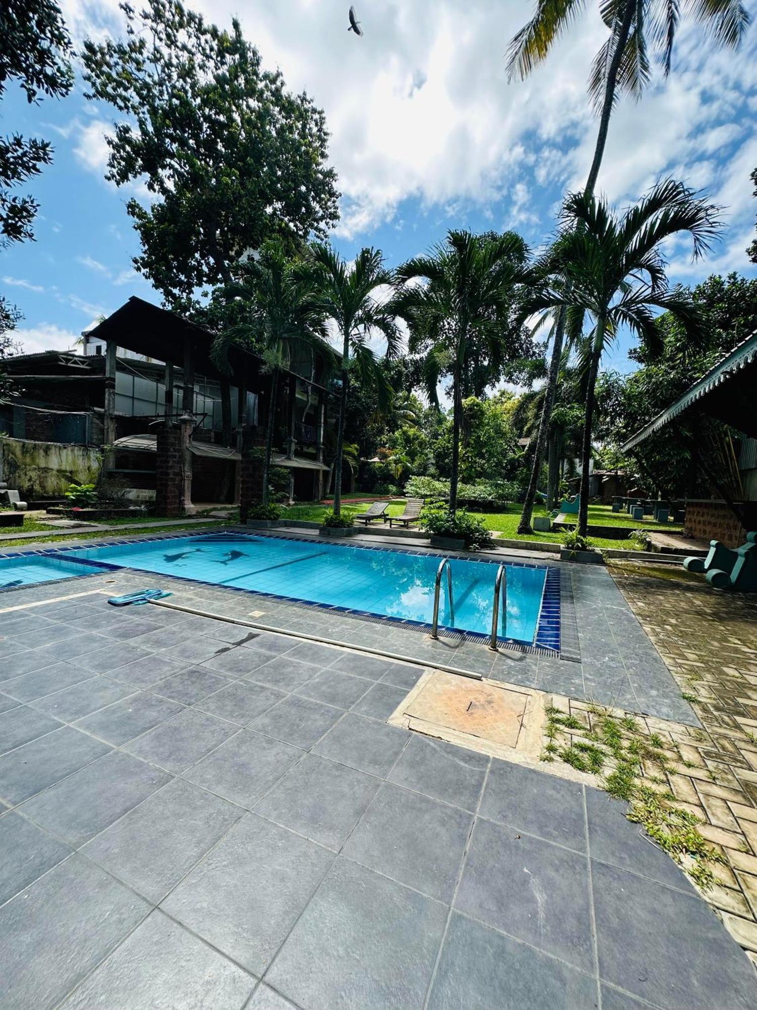 Lanka Bangla Inn Villas Restaurant & Travels คาตุนายากา ภายนอก รูปภาพ