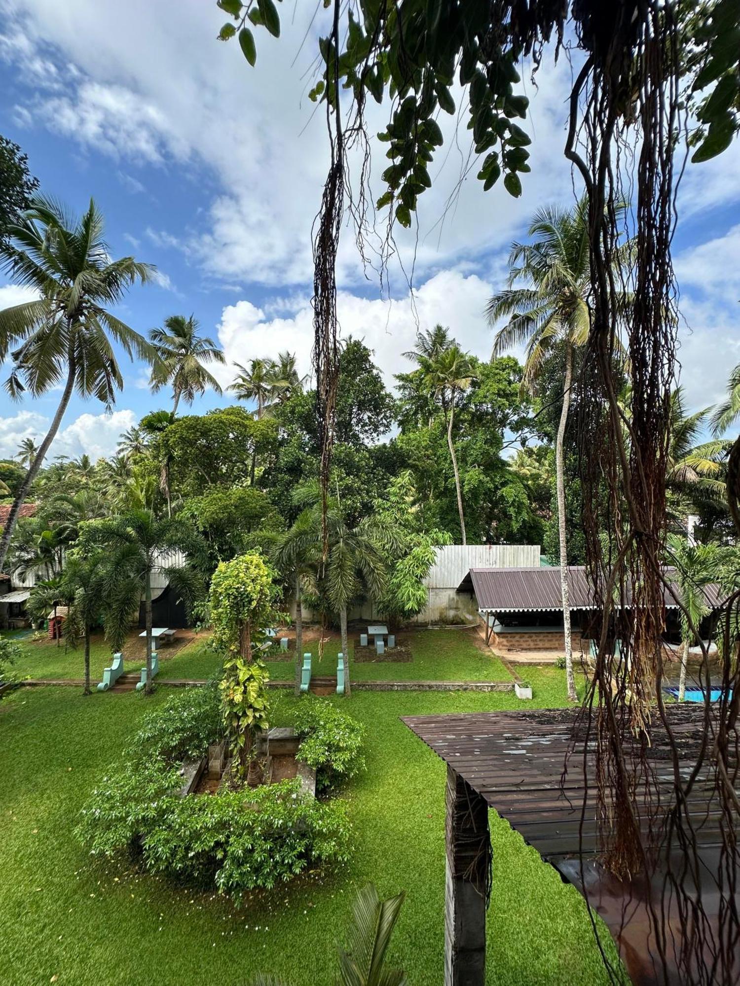 Lanka Bangla Inn Villas Restaurant & Travels คาตุนายากา ภายนอก รูปภาพ
