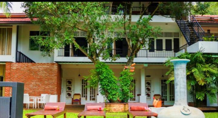Lanka Bangla Inn Villas Restaurant & Travels คาตุนายากา ภายนอก รูปภาพ