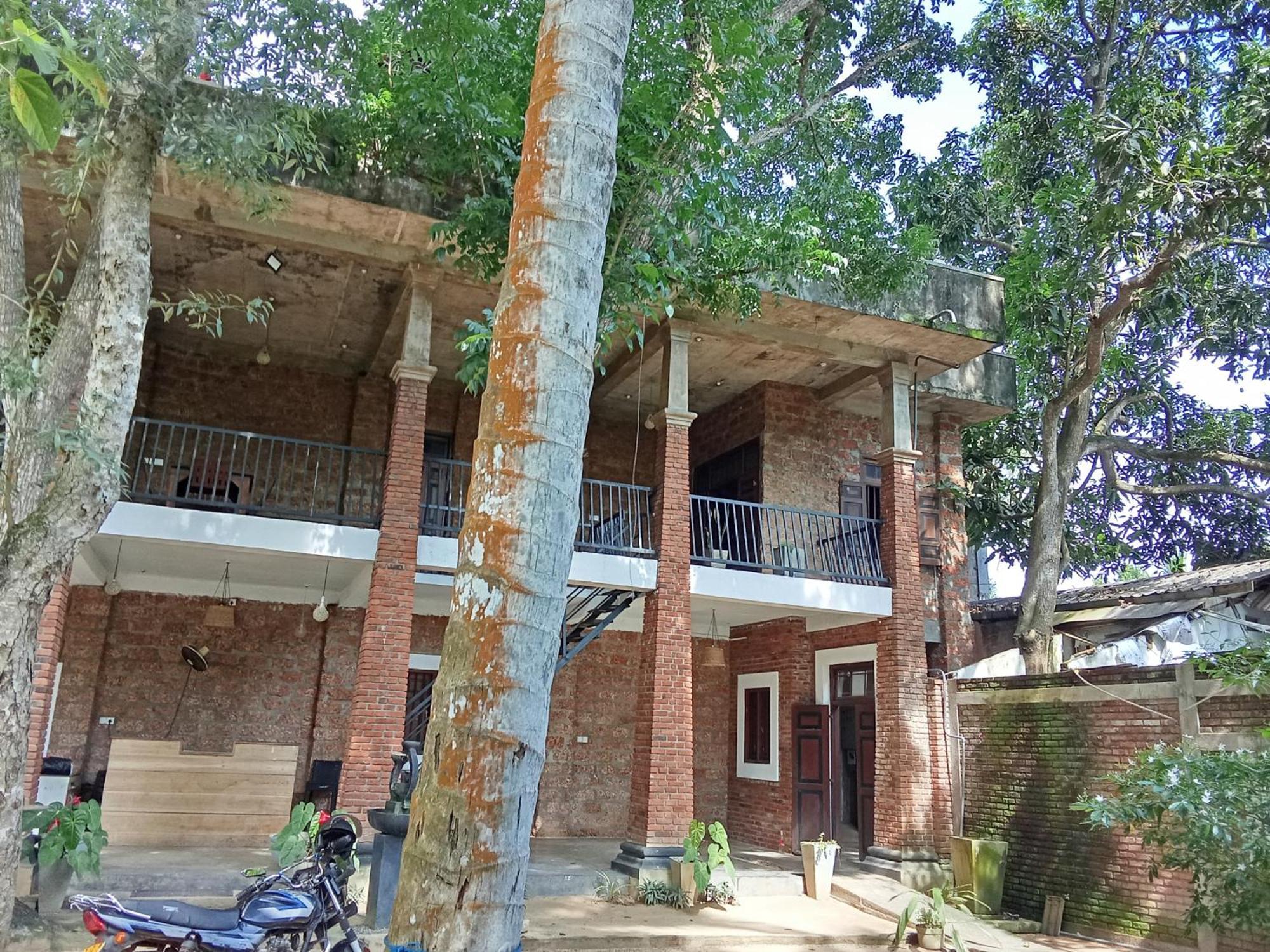Lanka Bangla Inn Villas Restaurant & Travels คาตุนายากา ภายนอก รูปภาพ